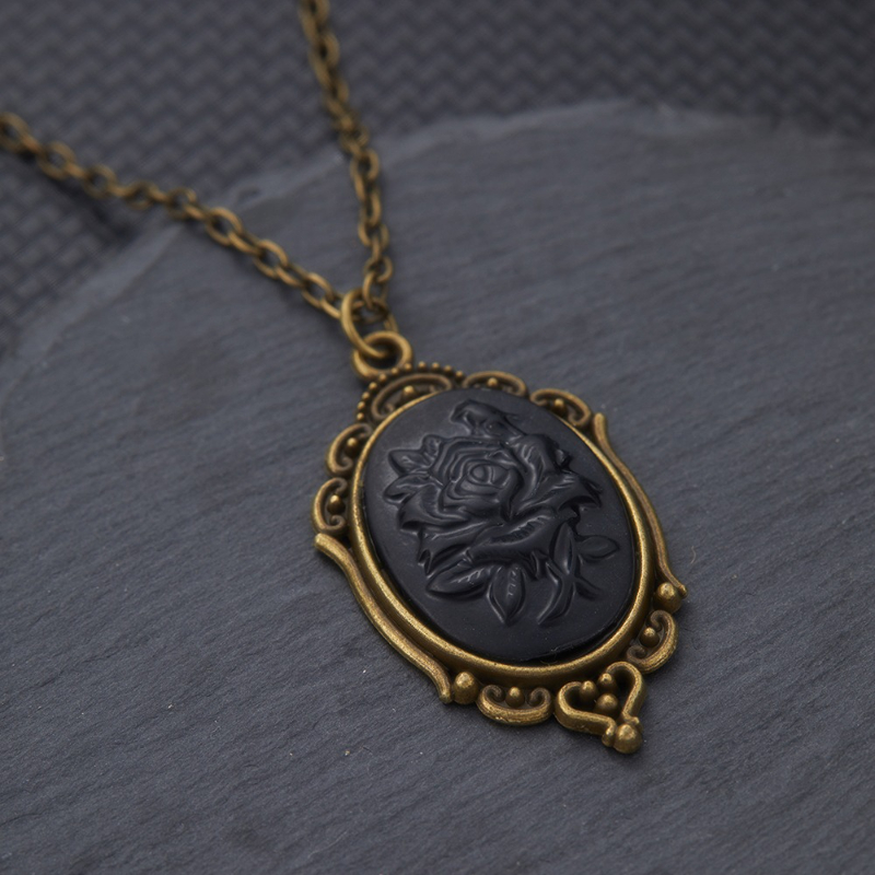 Retro and Trendy Oval Pendant  - Y2K Ethnic Fashion recension och pris