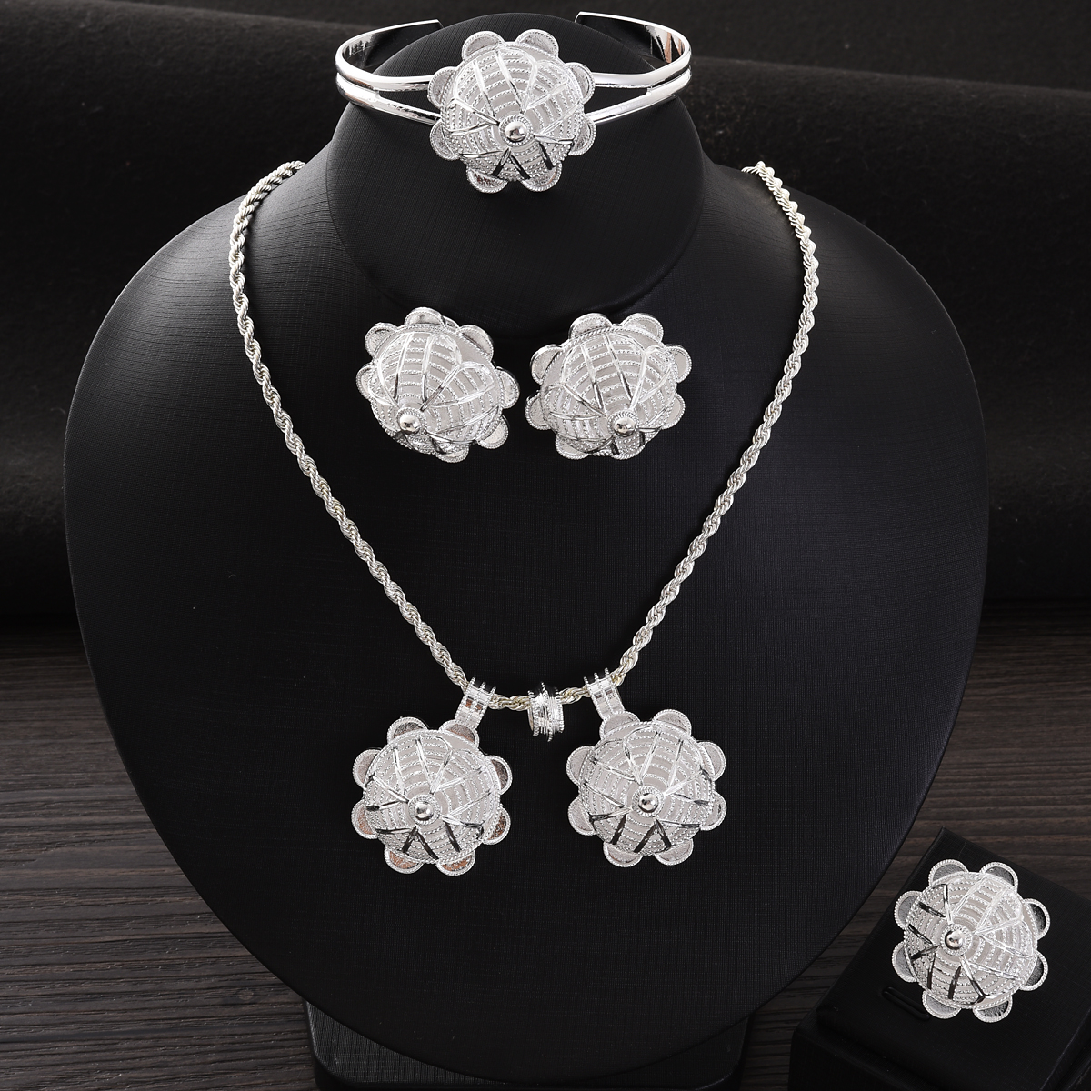Africa Silver Color Jewelry Ac - Ethnic Fashion In Dubai recension och pris