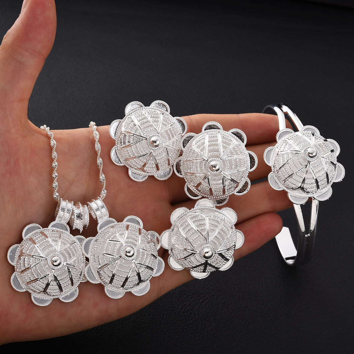 Africa Silver Color Jewelry Ac - Ethnic Fashion In Dubai recension och pris