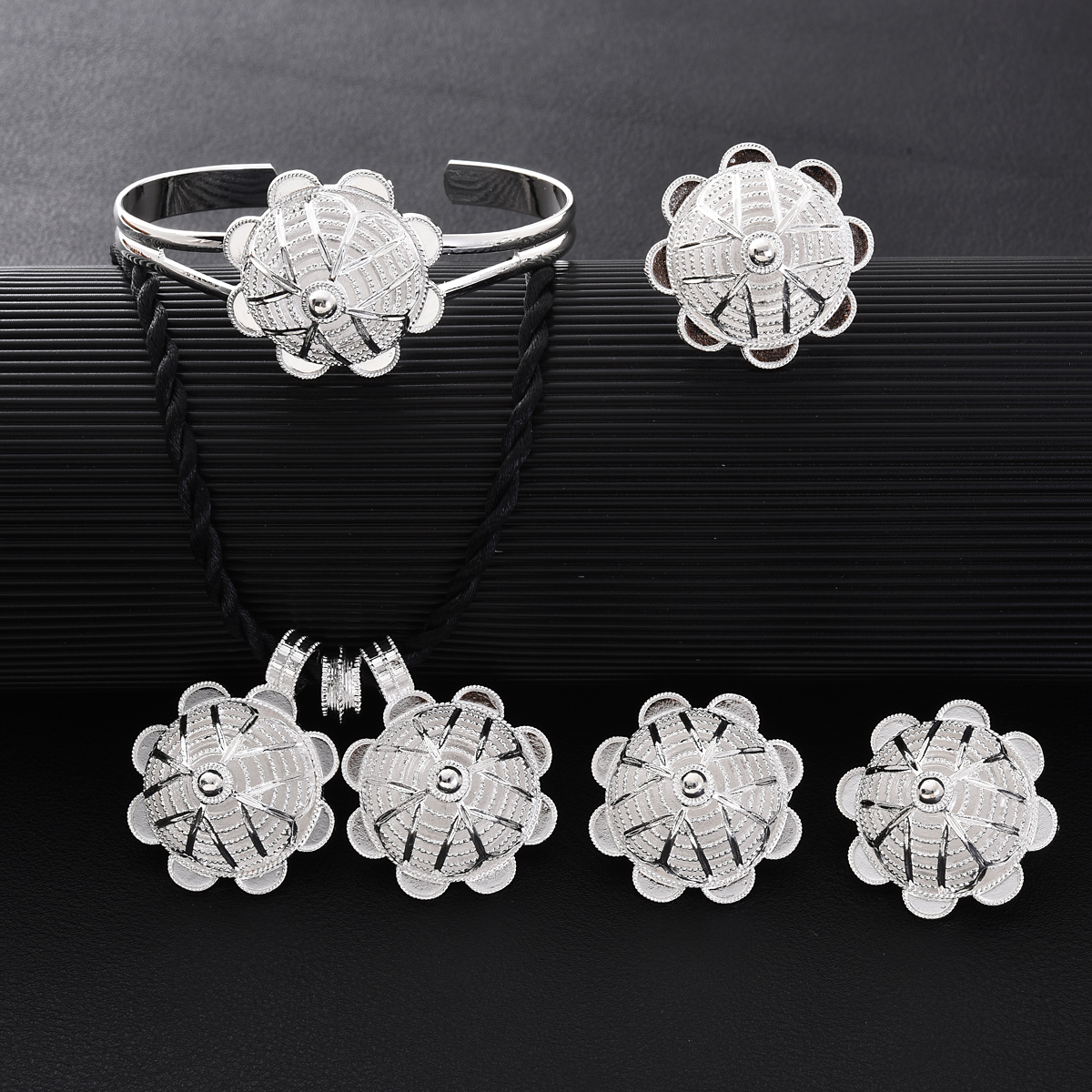 Africa Silver Color Jewelry Ac - Ethnic Fashion In Dubai recension och pris