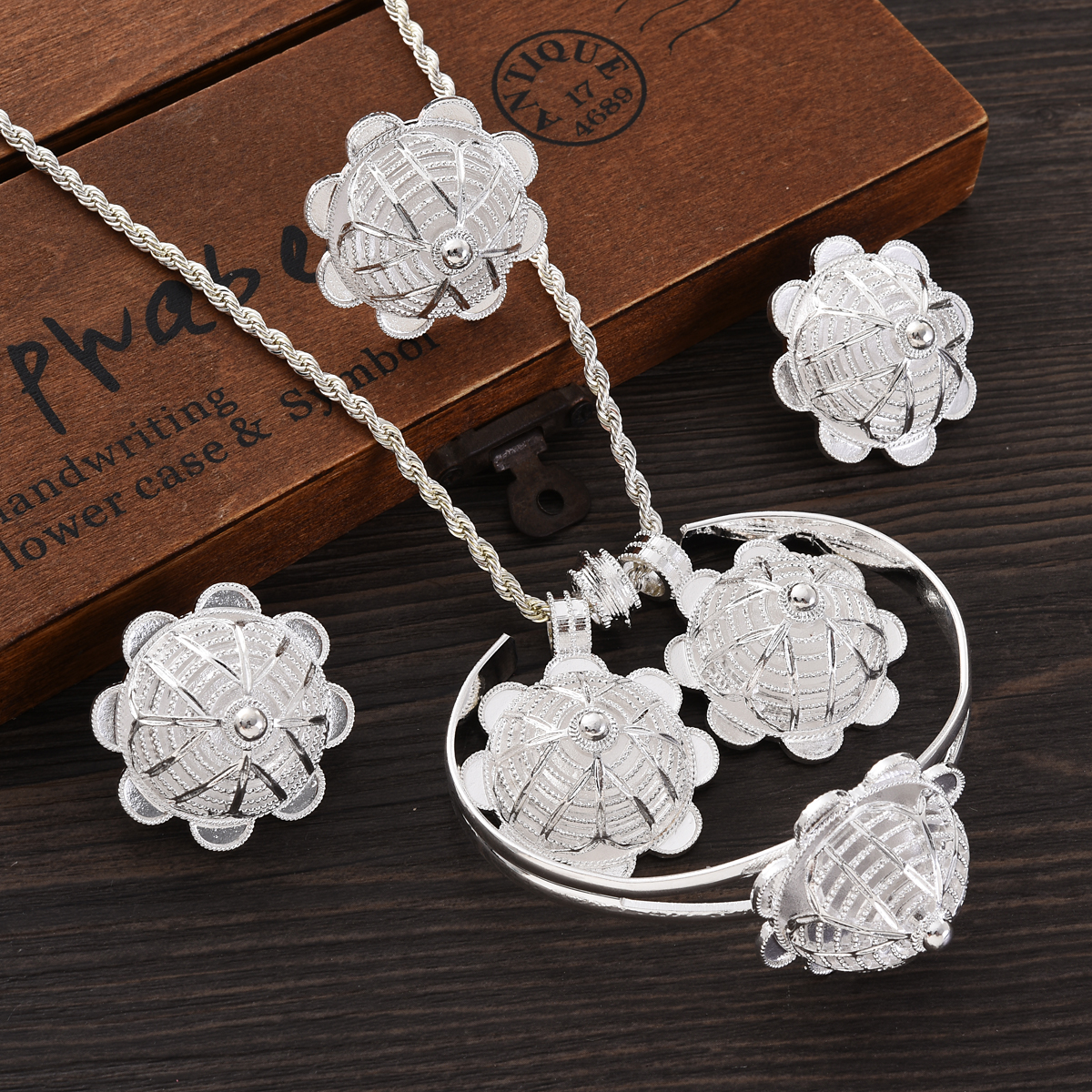 Africa Silver Color Jewelry Ac - Ethnic Fashion In Dubai recension och pris