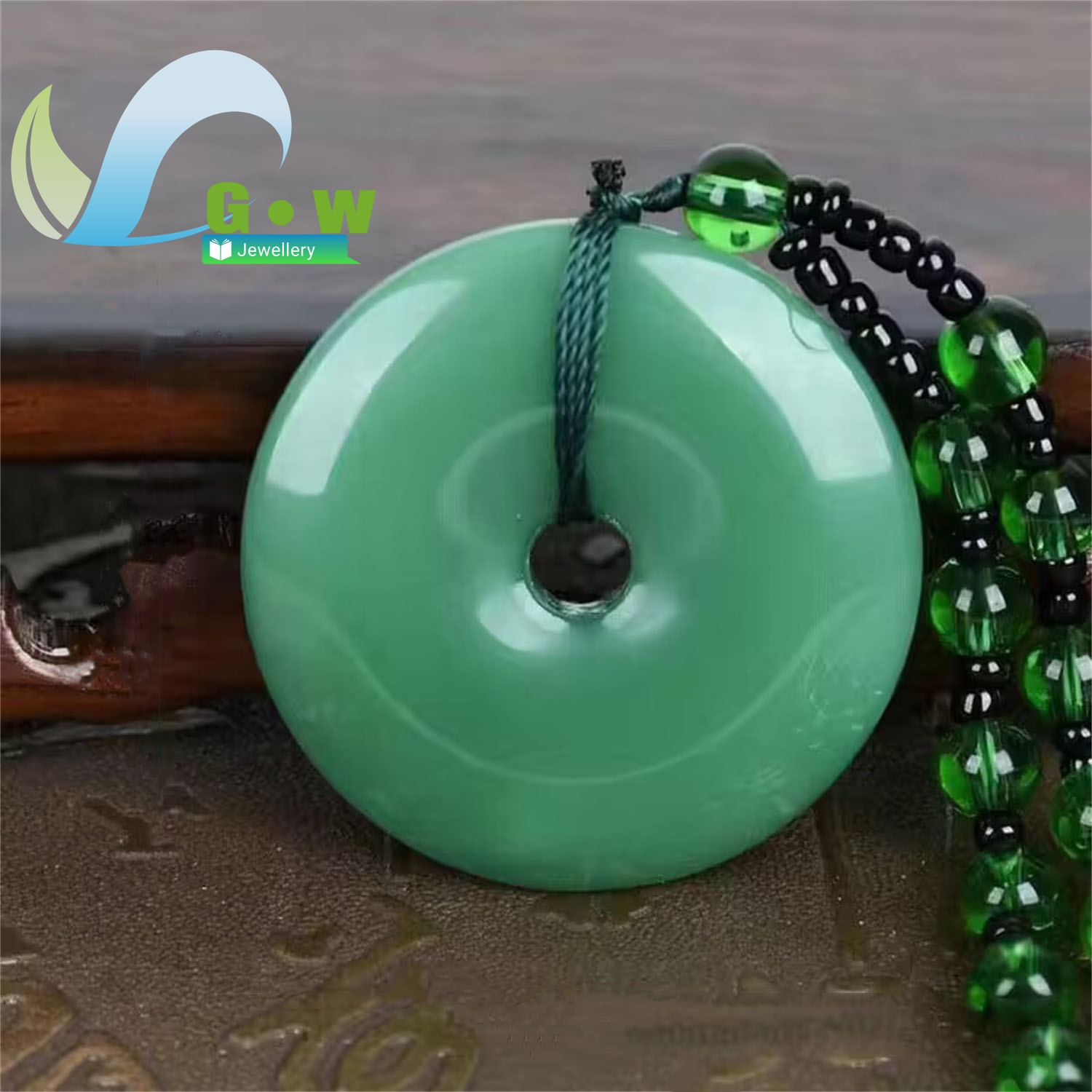 Large Jade Peace Pendant Neckl - Ethnic Fashion Store recension och pris