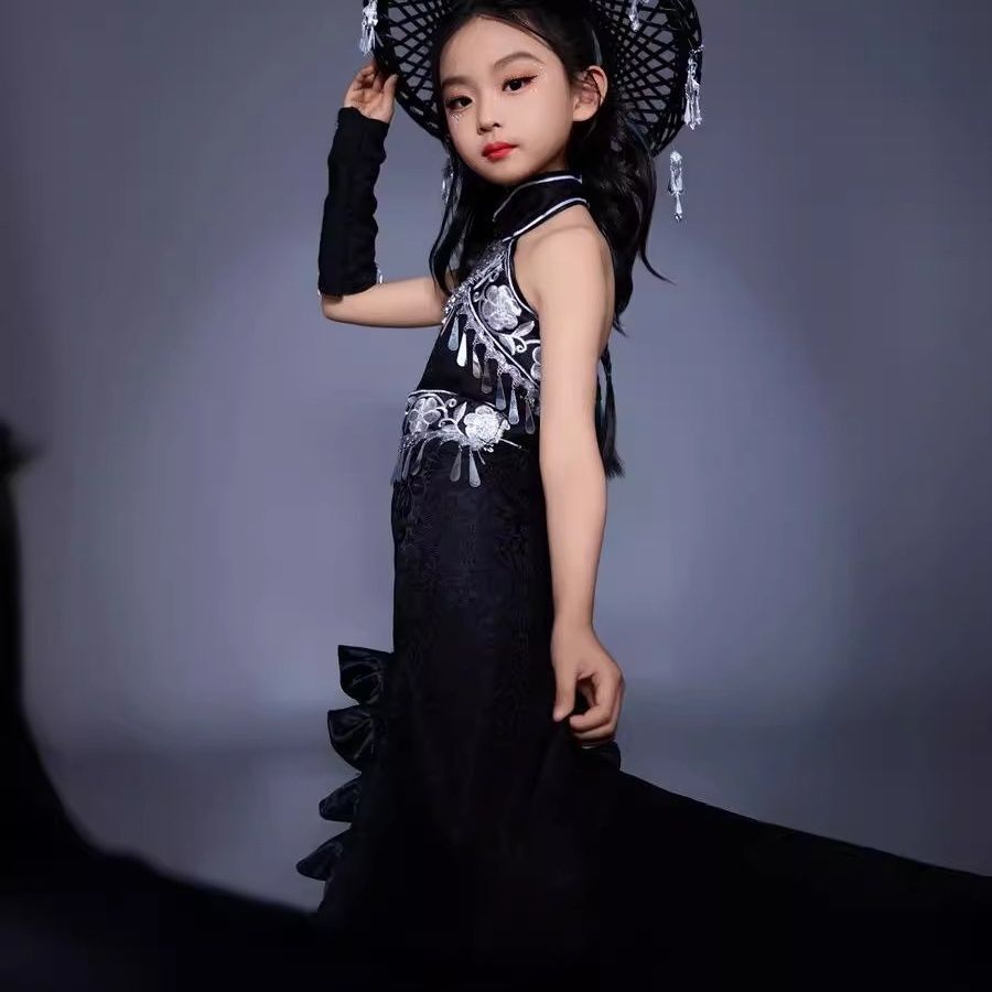 Children's Suit Trailing Skirt - Ethnic Fashion Runway recension och pris