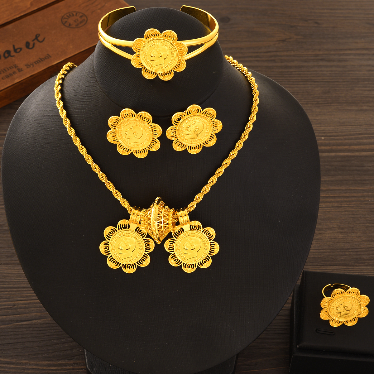 Dubai 24k Gold Plated Double P - Ethnic Fashion In Dubai recension och pris