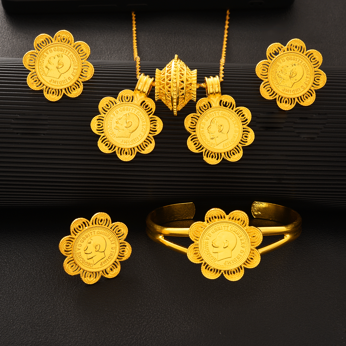 Dubai 24k Gold Plated Double P - Ethnic Fashion In Dubai recension och pris