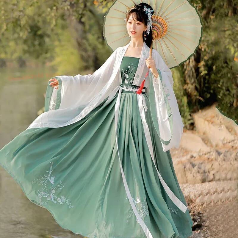 Chinese Traditional Dress for  - Ethnic Dress Fashion Show recension och pris