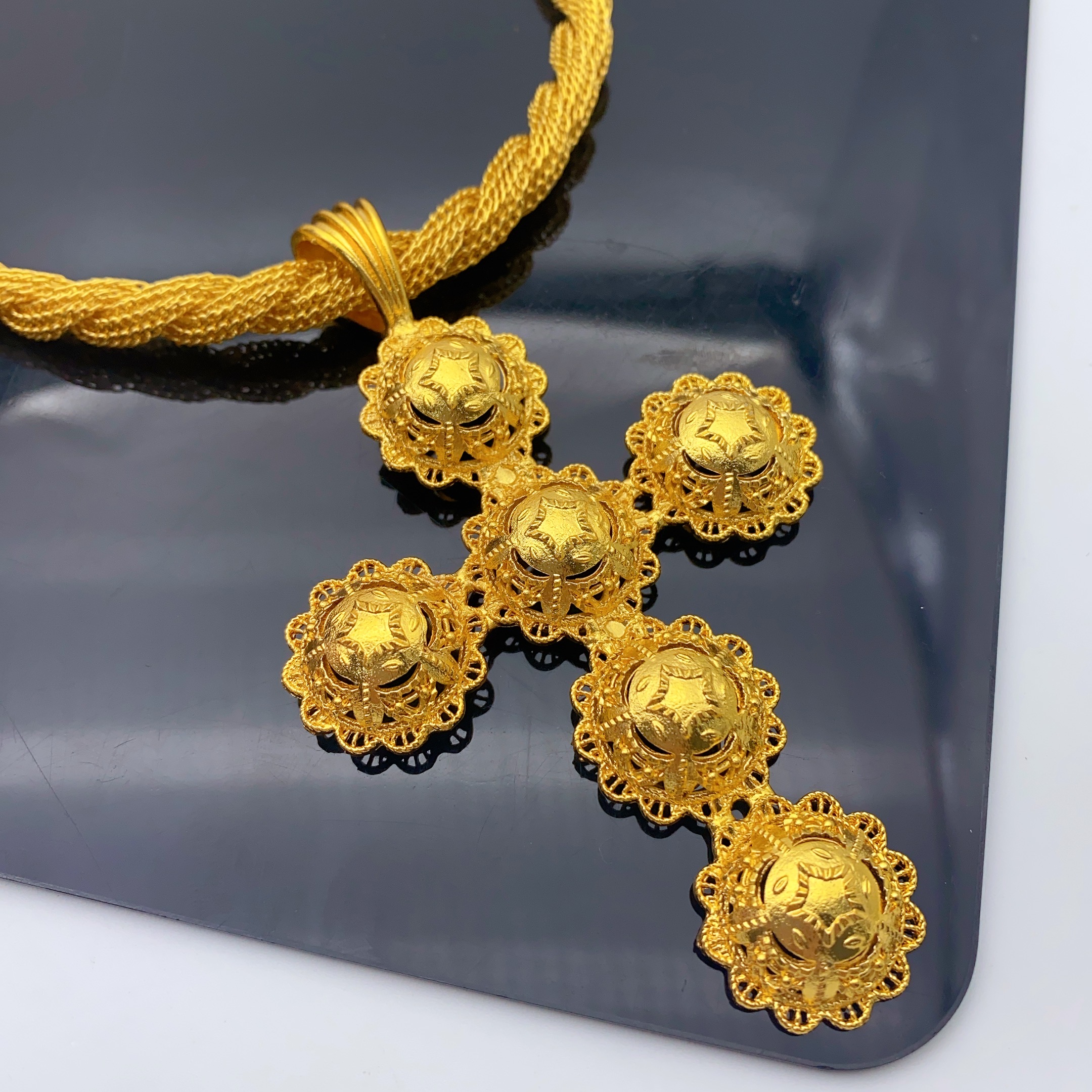 Ethiopian Cross Pendant Twiste - Ethnic Fashion In Dubai recension och pris